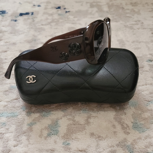 Chanel Camellia Flower Sunglasses - Picture 6 of 16